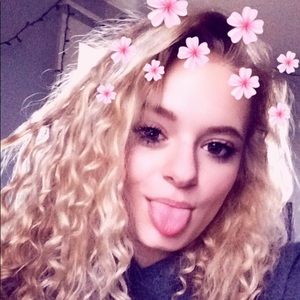 Meet your Posher, Kayla